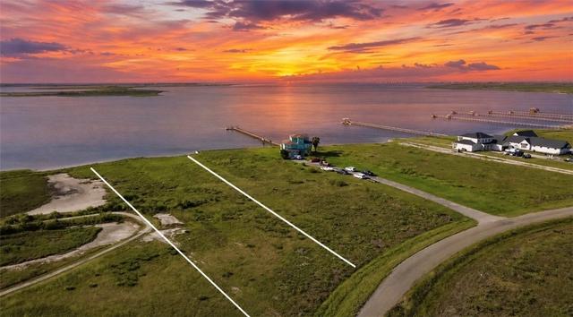 103 Dockside Dr, Rockport, TX 78382