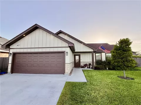 1133 La Esmeralda Dr, Kingsville, TX 78363