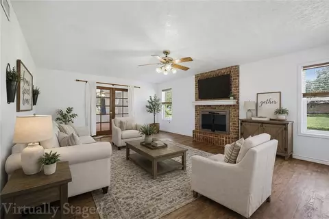 Living - 106 Adkins, Refugio, TX 78377 photo 5 of 8