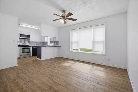 Living - 106 Adkins, Refugio, TX 78377 photo 3 of 8