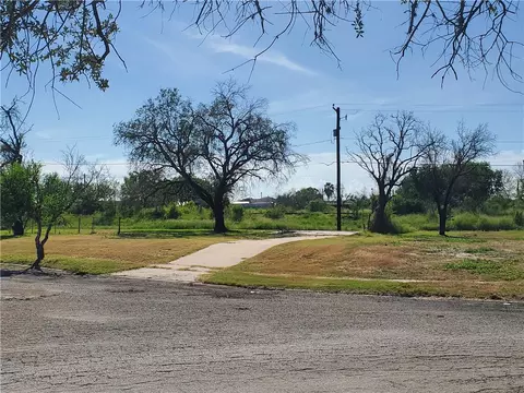 840 Hamilton St, Sinton, TX 78387