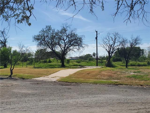 840 Hamilton St, Sinton, TX 78387
