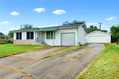 836 Hamilton St, Sinton, TX 78387