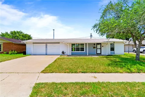 1614 Santa Fe Dr, Kingsville, TX 78363