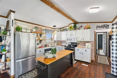 Kitchen - 200 Baggs Trl, Mathis, TX 78368 photo 2 of 2