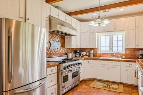 Kitchen - 8259 Baldwin, Mathis, TX 78368 photo 2 of 2