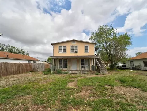 1106 E Huisache Ave, Kingsville, TX 78363
