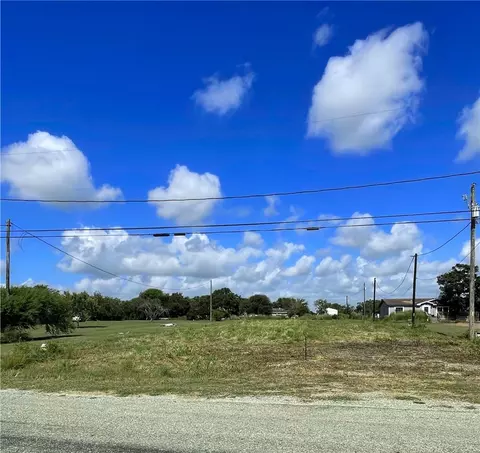 5443 E Riverview Dr, Robstown, TX 78380