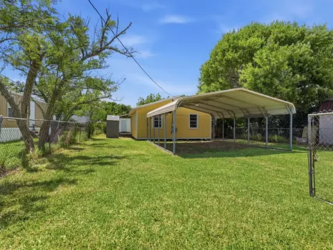 207 N 11th St, Fulton, TX 78358