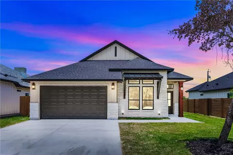 813 S 8th, Aransas Pass, TX 78336