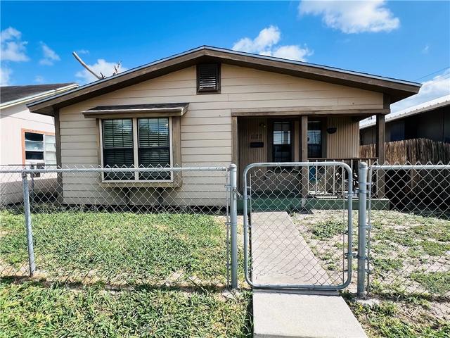 1128 E King Ave, Kingsville, TX 78363