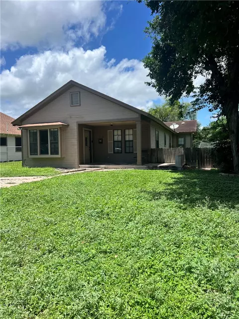 526 W Nettie Ave, Kingsville, TX 78363