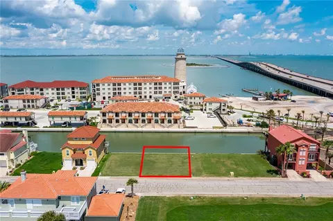 714 Kings Point Dr, Corpus Christi, TX 78402