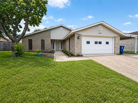 1019 Espana Dr, Portland, TX 78374
