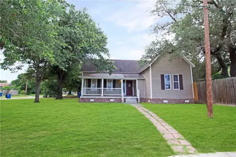 810 W Jones St, Beeville, TX 78102