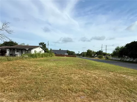 503 E Ave C, Kingsville, TX 78363