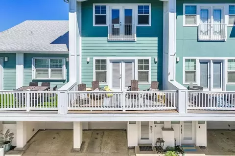 3021 S 11th St #2, Port Aransas, TX 78373