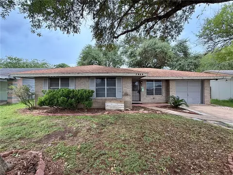 1009 E Clare St, Beeville, TX 78102