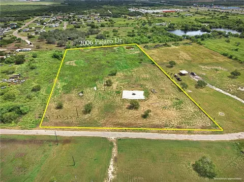 2006 Pajaro Dr, Sinton, TX 78387