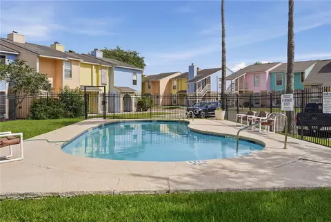 6702 Everhart #U-104, Corpus Christi, TX 78413