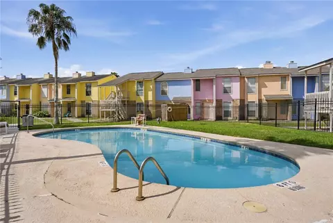 6702 Everhart #U-104, Corpus Christi, TX 78413