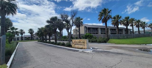 2001 Bayhouse Dr #2001, Rockport, TX 78382