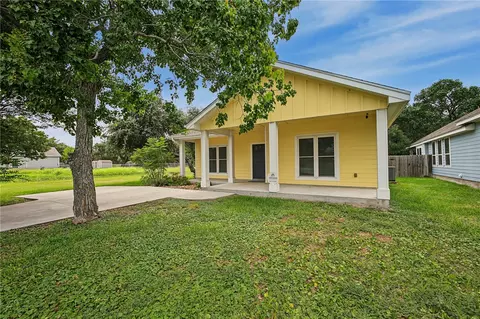 447 S Fuqua St, Rockport, TX 78382