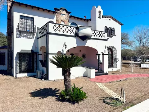 400 W St Charles Ave, San Diego, TX 78384
