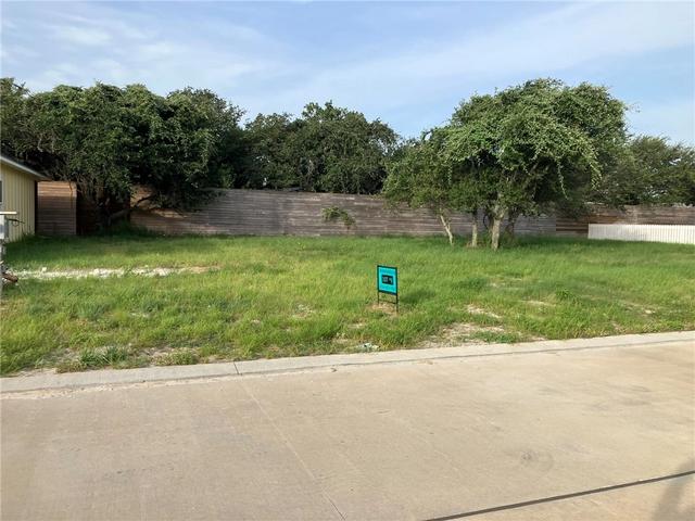 133 Breezeway Dr, Rockport, TX 78382