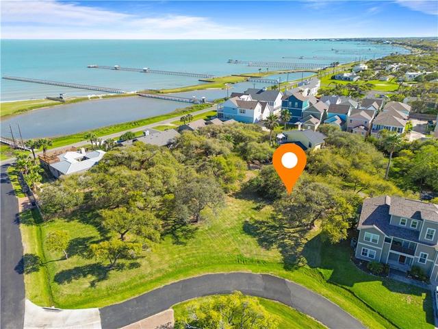 12 Bahama St N, Rockport, TX 78382