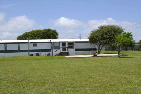 98 Catfish Dr, Palacios, TX 77465
