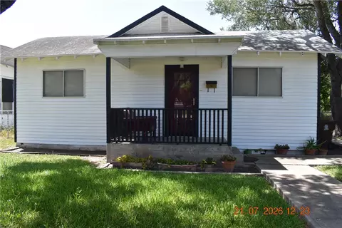 311 E Kenedy Ave, Kingsville, TX 78363