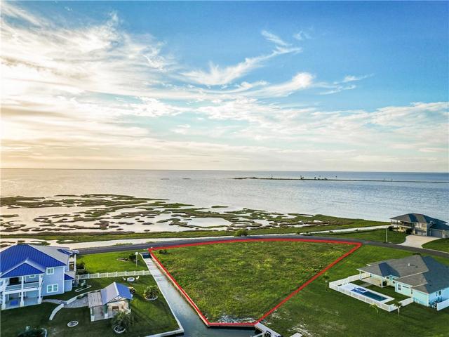 20 Northpointe Dr, Rockport, TX 78382