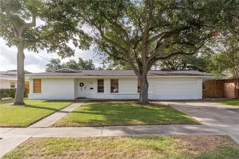 909 Dolphin Pl, Corpus Christi, TX 78411