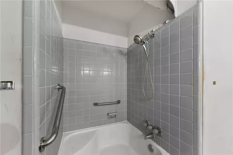 Bath - 706 E Henderson St, Bishop, TX 78343 photo 4 of 6