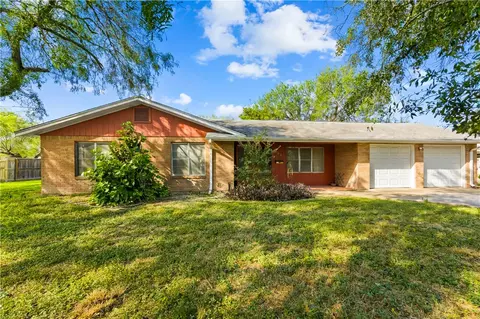 706 E Henderson St, Bishop, TX 78343