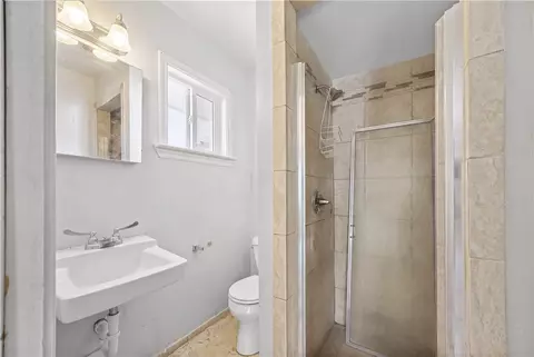 Bath - 706 E Henderson St, Bishop, TX 78343 photo 5 of 6