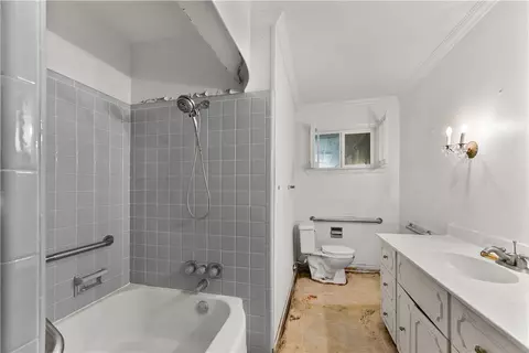 Bath - 706 E Henderson St, Bishop, TX 78343 photo 1 of 6