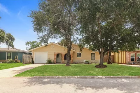 1502 Austin St, Portland, TX 78374