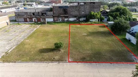 228 E Lott Ave, Kingsville, TX 78363