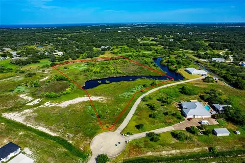 105 Windcrest Ln, Rockport, TX 78382
