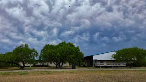 156 Naylor Rd, Calliham, TX 78007