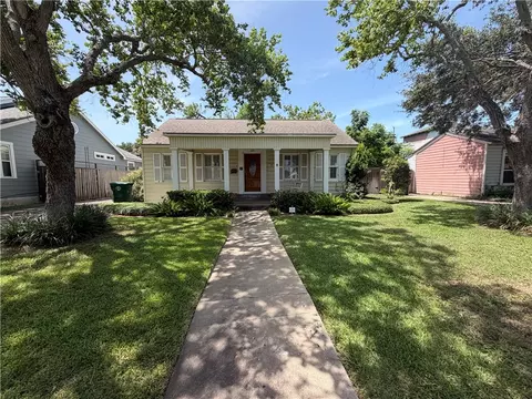 320 Foster Dr, Corpus Christi, TX 78404