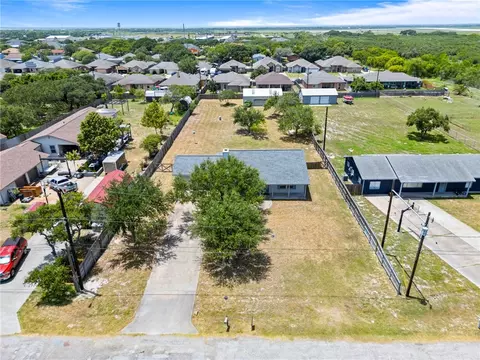 3726 Lynda Lee Dr, Corpus Christi, TX 78418