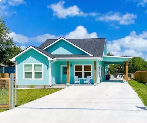 650 Sunset Dr, Rockport, TX 78382