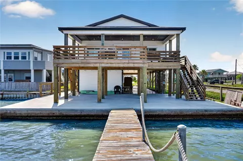 45 Belaire Dr, Rockport, TX 78382