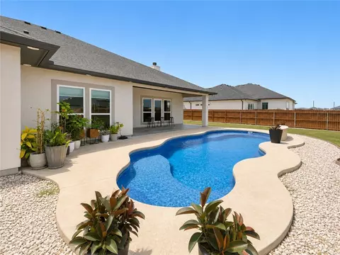 1886 Papa Mori Dr, Corpus Christi, TX 78414