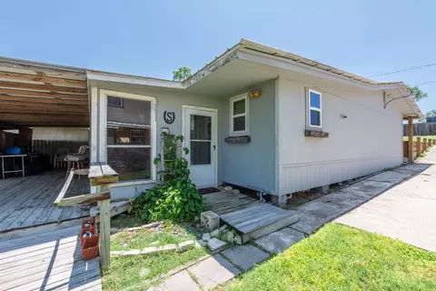 Exterior - 307 Stephens Loop, Mathis, TX 78368 photo 9 of 12