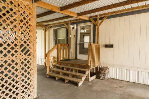 Exterior - 207 Dunbar St, Refugio, TX 78377 photo 3 of 9