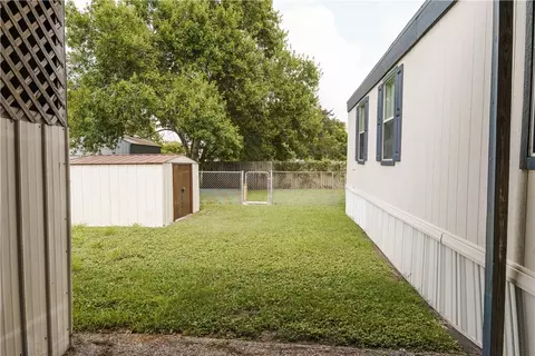 Exterior - 207 Dunbar St, Refugio, TX 78377 photo 6 of 9